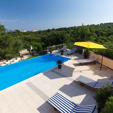 With Pool In Krk-insel Krk 43573 Apartament Veglia