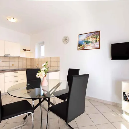 Apartamento With Pool In Krk-insel Krk 43573 Krk Town
