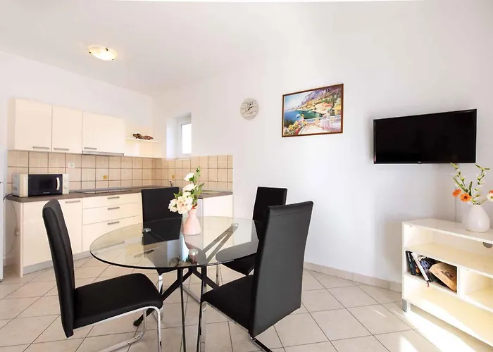 Apartamento With Pool In Krk-insel Krk 43573 Krk Town