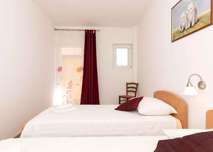 With Pool In Krk-insel Krk 43573 كرك